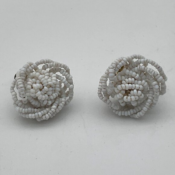White seed bead Twist Cluster Vintage 50s/60s Silver Tone Screw-Back Earrings - Picture 2 of 3